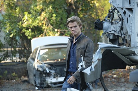 Lucas Till - MacGyver - Corkscrew - Photos