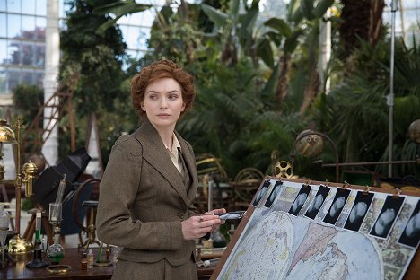 Eleanor Tomlinson - The War of the Worlds - Episode 1 - Photos