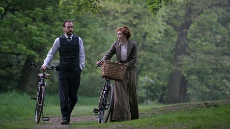 Rafe Spall, Eleanor Tomlinson - The War of the Worlds - Episode 1 - Photos