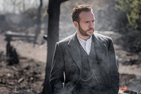 Rafe Spall - The War of the Worlds - Episode 1 - Z filmu