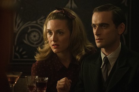 Evelyne Brochu, Jack Laskey - X Company - Sixes & Sevens - Z filmu