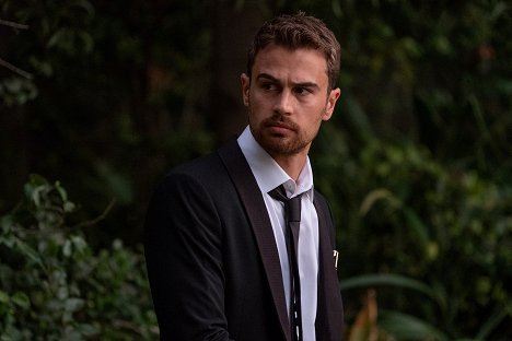 Theo James - Lying and Stealing - Filmfotos