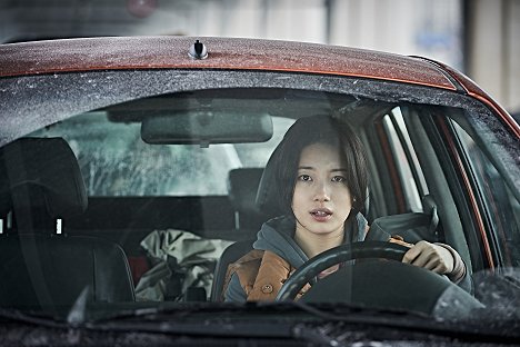 Suzy Bae - Alerta roja - De la película