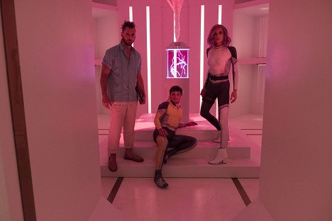 Derek Wilson, Josh Hutcherson, Eliza Coupe - Future Man - Season 2 - Z filmu