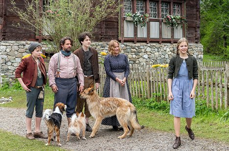 Caspar Kryzsch, Adam Bousdoukos, Maximilian Ehrenreich, Sonsee Neu, Hedda Erlebach - Die drei Königskinder - Filmfotos