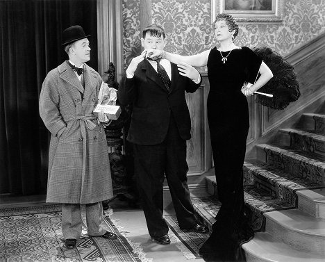 Stan Laurel, Oliver Hardy, Mae Busch - Die Gattenmörderin - Filmfotos