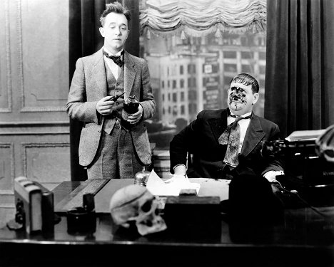 Stan Laurel, Oliver Hardy - Twice Two - Z filmu