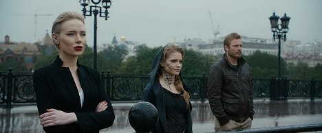 Valeriya Shkirando, Alina Lanina, Anton Pampushnyy - Zaščitniki - Film