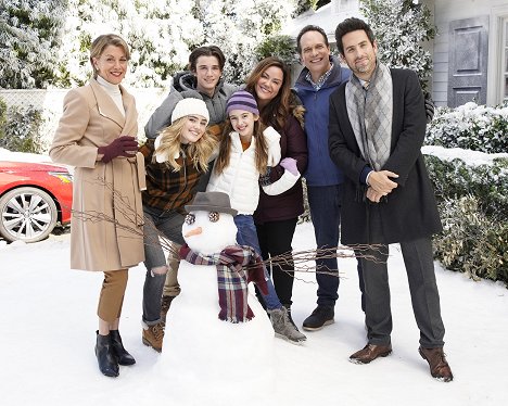 Wendie Malick, Meg Donnelly, Daniel DiMaggio, Julia Butters, Katy Mixon, Diedrich Bader, Ed Weeks - American Housewife - The Bromance Before Christmas - De filmagens