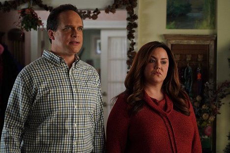 Diedrich Bader, Katy Mixon - American Housewife - The Bromance Before Christmas - Photos