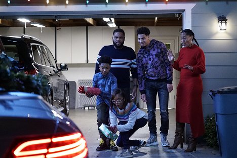 Miles Brown, Anthony Anderson, Marsai Martin, Marcus Scribner, Tracee Ellis Ross - Black-ish - Father Christmas - Z filmu