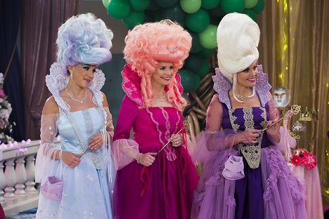 Jodie Sweetin, Andrea Barber, Candace Cameron Bure - Fuller House - Happily Ever After - Photos