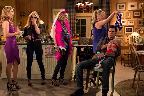 Lori Loughlin, Candace Cameron Bure, Andrea Barber, Jodie Sweetin, John Stamos - Fuller House - Es liegt was in der Luft - Filmfotos
