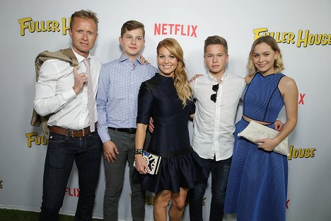 Netflix Premiere of "Fuller House" - Candace Cameron Bure - Még mindig Bír-lak - Season 1 - Rendezvények
