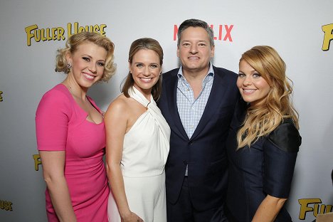 Netflix Premiere of "Fuller House" - Jodie Sweetin, Andrea Barber, Candace Cameron Bure - Madres forzosas - Season 1 - Eventos