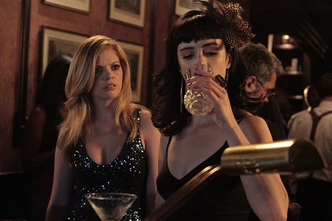 Dreama Walker, Krysten Ritter - Don't Trust the B---- in Apartment 23 - Whatever It Takes... - Photos