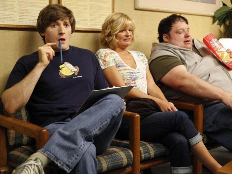 Lucas Neff, Martha Plimpton, Todd Giebenhain - Raising Hope - The Sniffles - Photos