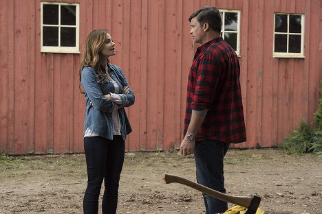 Erica Durance, Tom Welling - Batwoman - Crisis on Infinite Earths, Part 2 - Photos