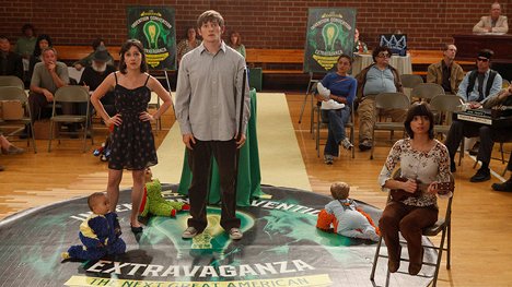 Shannon Woodward, Lucas Neff, Kate Micucci - Raising Hope - Incroyables talents - Film