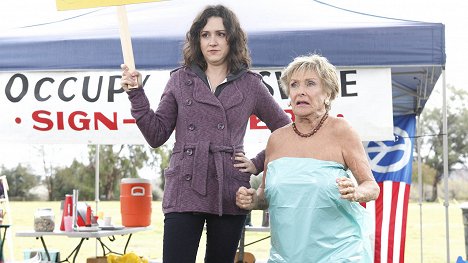 Shannon Woodward, Cloris Leachman - Raising Hope - Single White Female Role-Model - Photos