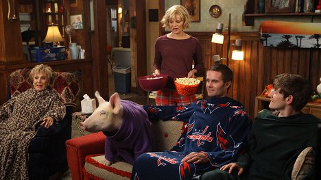 Cloris Leachman, Martha Plimpton, Garret Dillahunt, Lucas Neff - Raising Hope - Schweinereien für den Ruhm - Filmfotos