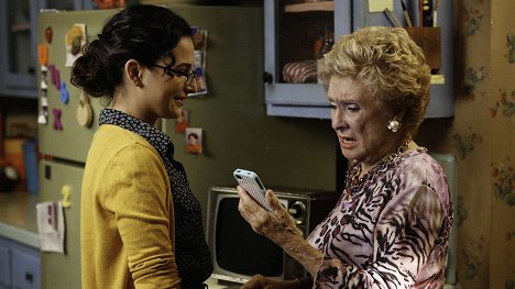 Jenny Slate, Cloris Leachman - Vychovávat Hope - Odvést babču z domu, část první - Z filmu