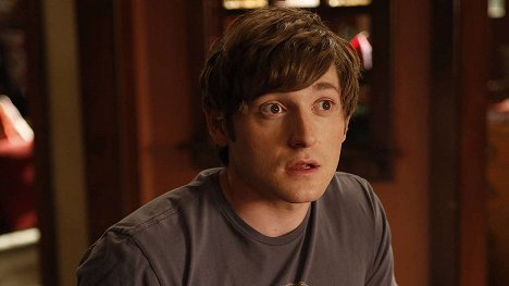 Lucas Neff - Raising Hope - Lord of the Ring - Photos