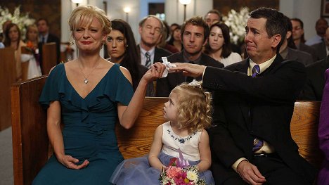 Martha Plimpton, Gregg Binkley - Raising Hope - Modern Wedding - Photos