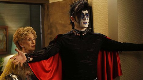 Cloris Leachman, Lucas Neff - Raising Hope - Los Angeles bleibt nicht verschont (1) - Filmfotos