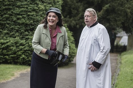 Amy Robbins, Mark Williams - Father Brown - The House of God - Van film