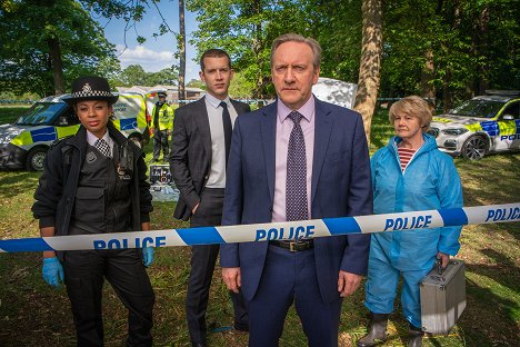 Eleanor Fanyinka, Nick Hendrix, Neil Dudgeon, Annette Badland - Midsomer Murders - With Baited Breath - Promoción