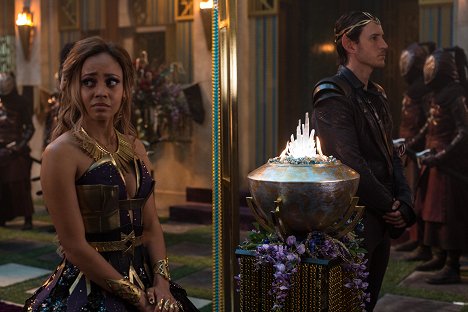 Vanessa Morgan, Aaron Jakubenko - As Crónicas de Shannara - Carmesins - De filmes