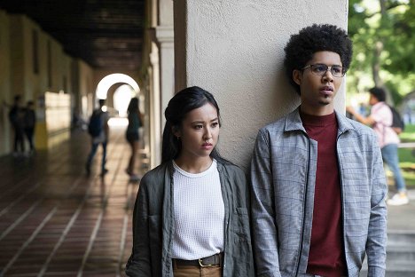 Lyrica Okano, Rhenzy Feliz - Marvel's Runaways - Dem Tod entgangen - Filmfotos