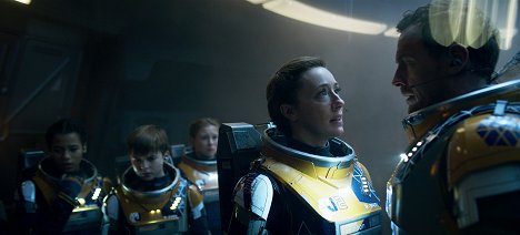 Taylor Russell, Maxwell Jenkins, Mina Sundwall, Toby Stephens, Molly Parker - Perdidos en el espacio - Precipicio - De la película