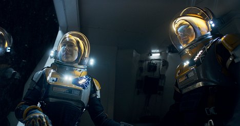 Molly Parker, Toby Stephens - Lost in Space – Verschollen zwischen fremden Welten - Abgrund - Filmfotos