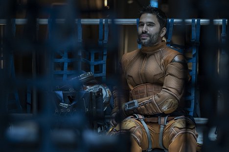 Ignacio Serricchio - Lost in Space - Scarecrow - Photos