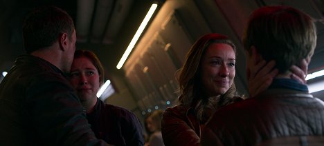 Mina Sundwall, Molly Parker - Lost in Space - Ninety-Seven - Photos