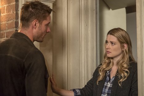 Justin Hartley, Alexandra Breckenridge - This Is Us - The Most Disappointed Man - Photos