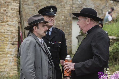 Jack Deam, John Burton, Mark Williams - Father Brown - The Blood of the Anarchists - Photos