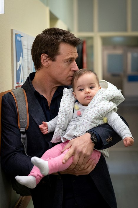 Rodger Corser - Doctor Doctor - Don't Stop Me Now - Do filme