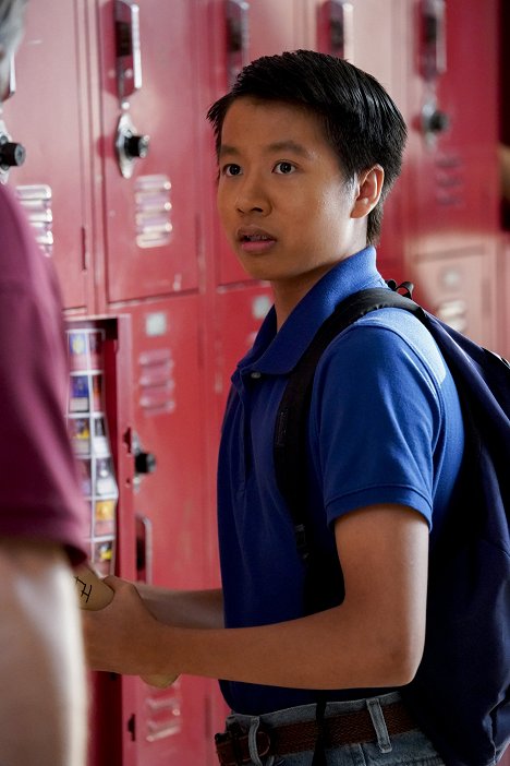Ryan Phuong - El joven Sheldon - Un cuarto de la limpieza y el Monopoly de Satán - De la película