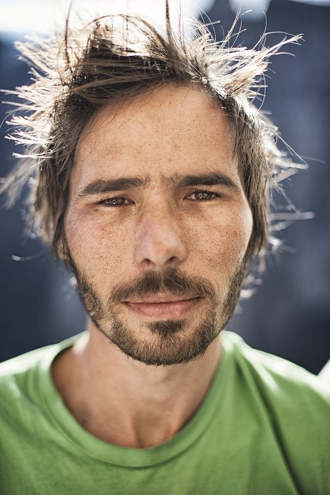 Kevin Jorgeson - Durch die Wand - Werbefoto