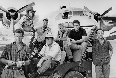 Mel Gibson, Marshall Bell, Art LaFleur, Tim Thomerson, Robert Downey Jr., Ned Eisenberg - Air America - Promokuvat