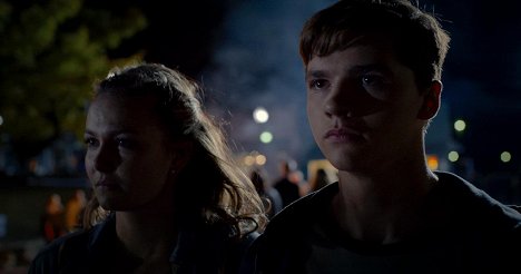 Andi Matichak, Joel Courtney - Replicate - Z filmu