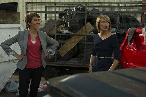 Tamsin Greig, Kathleen Rose Perkins - Episodes - Episode 8 - Van film