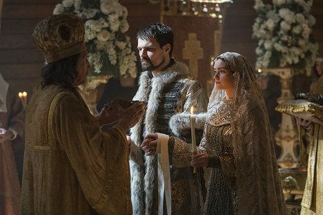 Danila Kozlovsky, Alicia Agneson - Vikings - Lagerthas Lied - Filmfotos