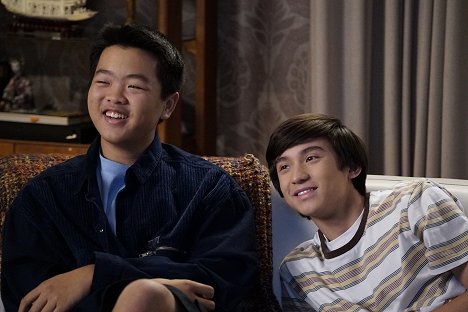 Hudson Yang, Forrest Wheeler - Fresh Off the Boat - A Seat at the Table - Van film
