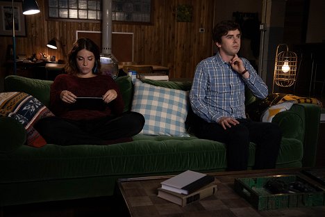 Paige Spara, Freddie Highmore - The Good Doctor - Fractured - Photos
