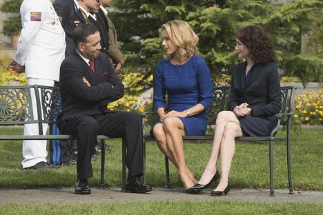 Téa Leoni, Bebe Neuwirth - Madam Secretary - Game On - Film