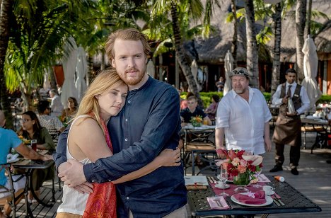 Anna Hausburg, Ole Fischer, Armin Rohde - Iceland Doctors - Das Rätsel - Photos